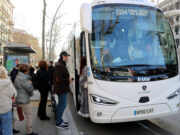 Desinformació i cues més llargues a la Gran Via de Barcelona en els busos de retorn al Garraf