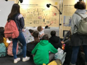 L’exposició ‘Transitar, orientar-se en un món canviant’ aterra a Vilanova i la Geltrú