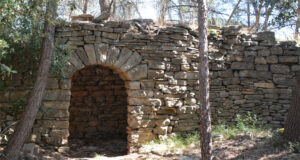 La Diputació de Barcelona entrega a l’Ajuntament de Rajadell un estudi sobre la fortificació de Can Viladés
