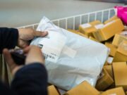 La nova taxa de la UE sobre els paquets petits divideix economistes i consumidors