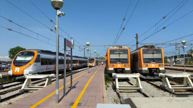 Imatge dels trens a l'estació de Rodalies (Vilanova i la Geltrú)